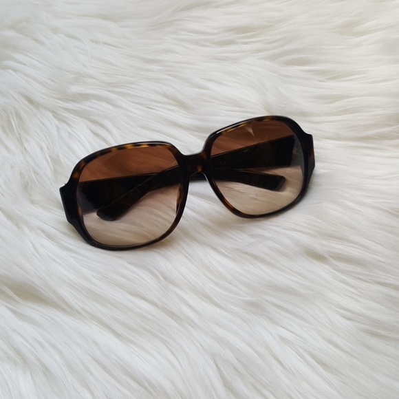 Gucci Accessories - Authentic Gucci Tortioise Sunglasses!